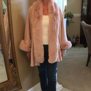 NWOT STUNNING Blush color Asymmetrical Open Cape Coat w Faux Fur Front & Sleeves